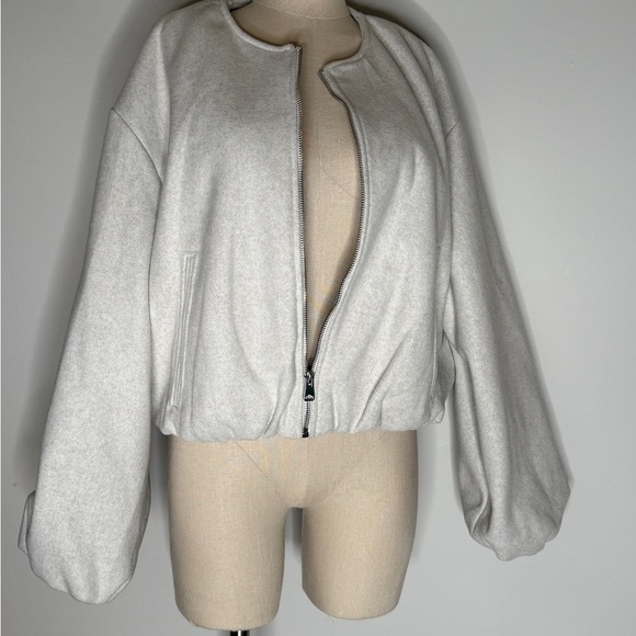Zara Bomber Cream Zip-Up Jacket cropped. Round Neck Pockets Light Grey Large - Picture 7 of 8